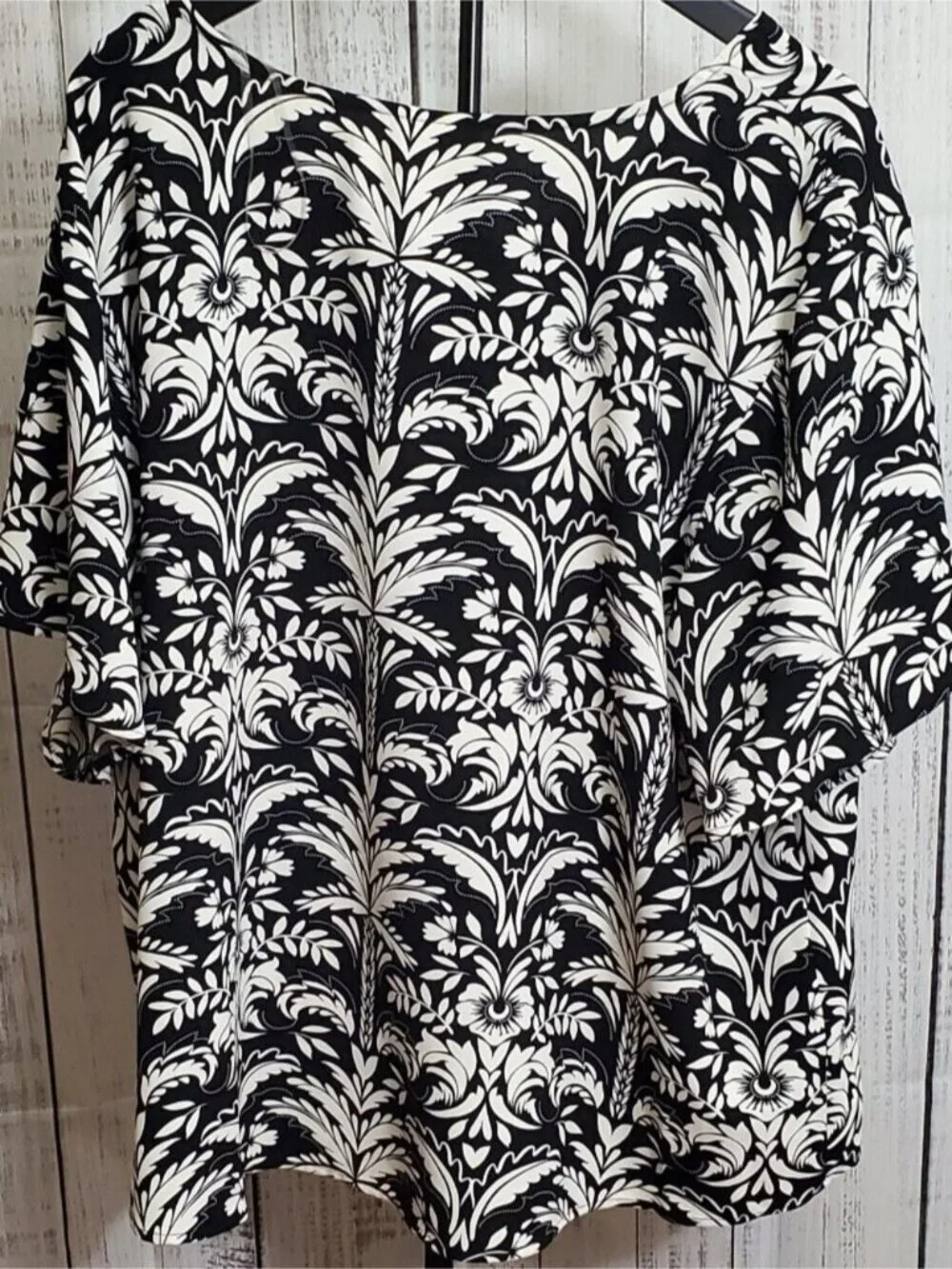 Plus Size Short Sleeve V-Neck Popover T-Shirt Black Palm - Picture 2 of 4